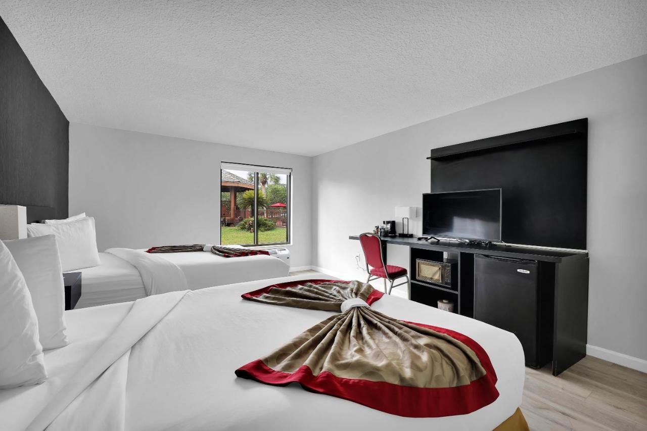 Ramada By Wyndham Jacksonville I-95 By Butler Blvd Extérieur photo