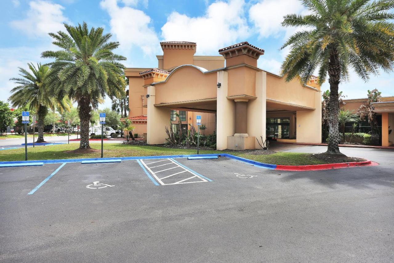 Ramada By Wyndham Jacksonville I-95 By Butler Blvd Extérieur photo