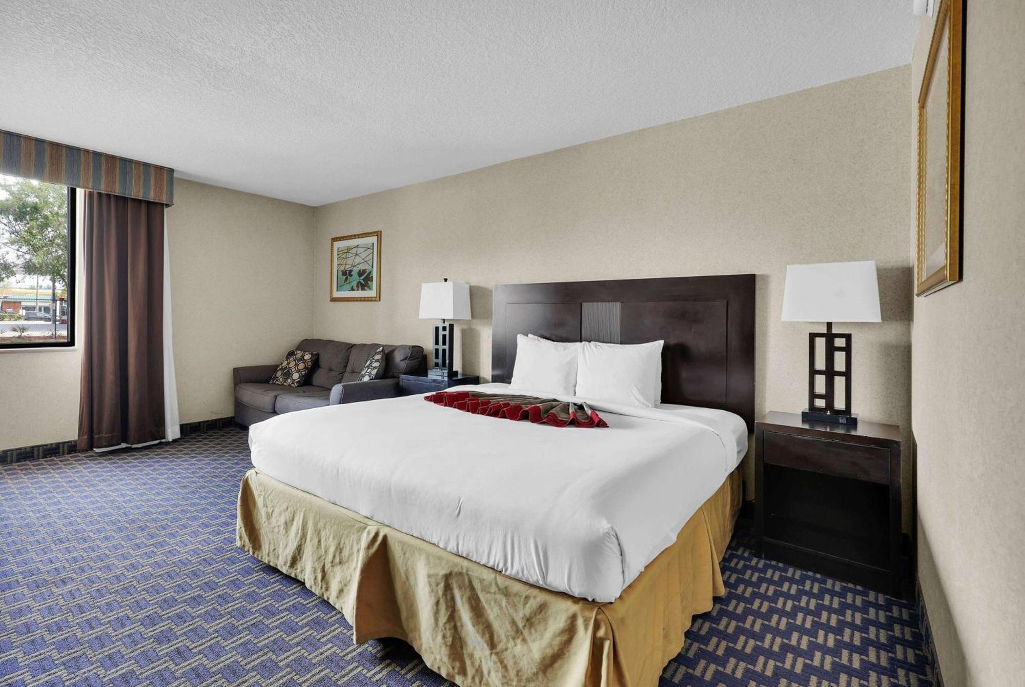 Ramada By Wyndham Jacksonville I-95 By Butler Blvd Extérieur photo