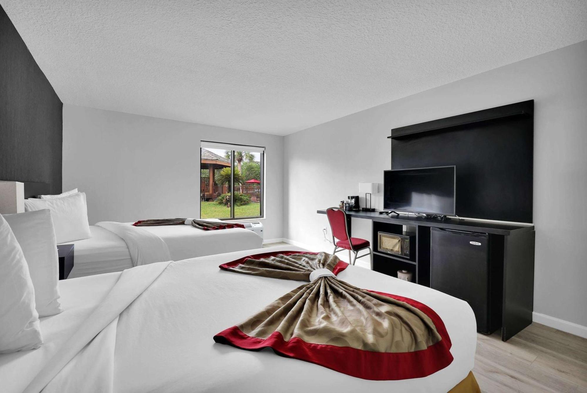 Ramada By Wyndham Jacksonville I-95 By Butler Blvd Extérieur photo