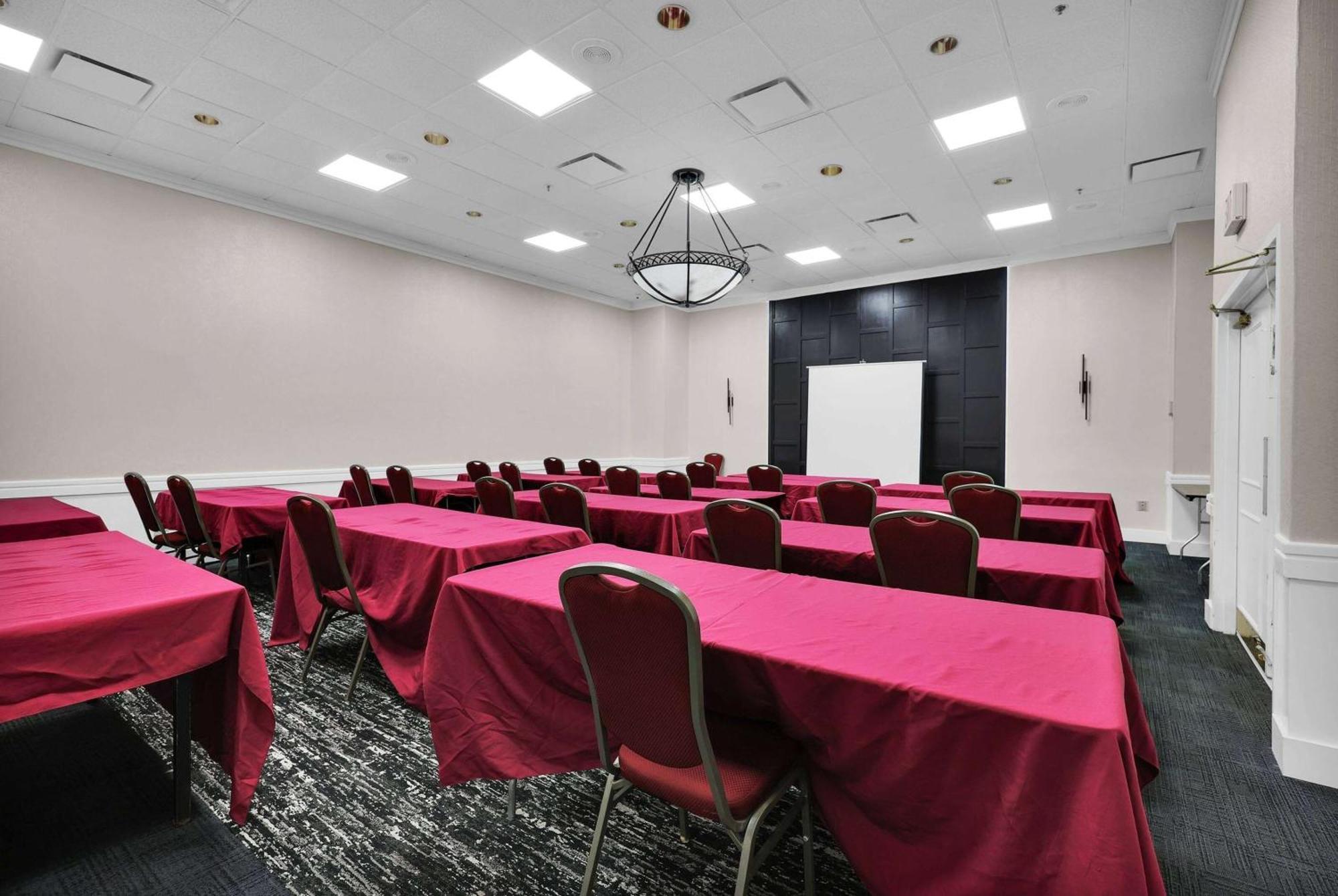 Ramada By Wyndham Jacksonville I-95 By Butler Blvd Extérieur photo