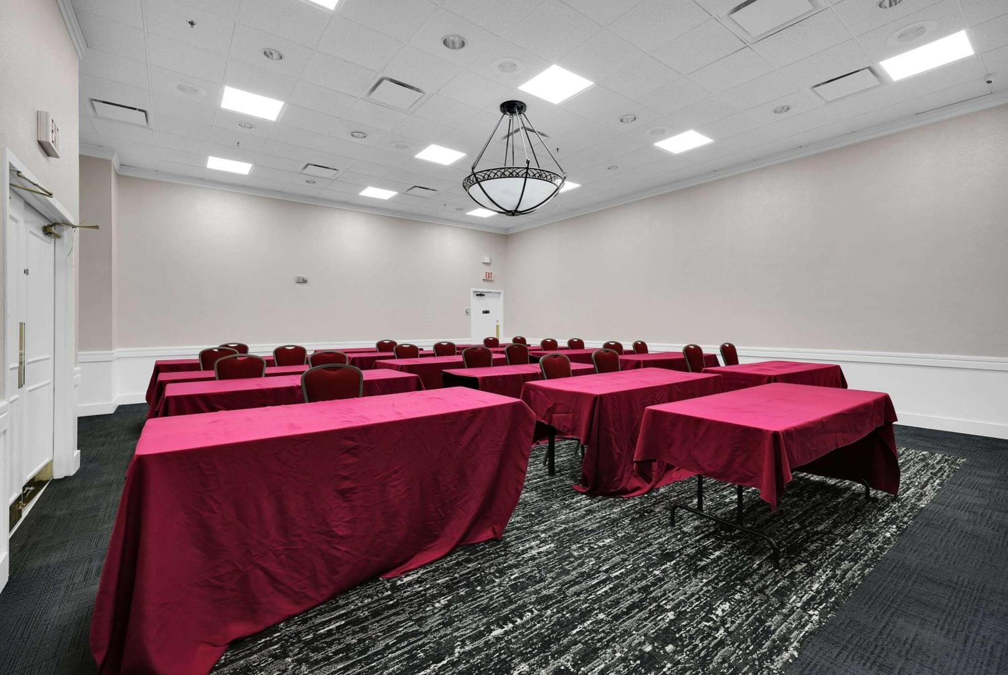 Ramada By Wyndham Jacksonville I-95 By Butler Blvd Extérieur photo