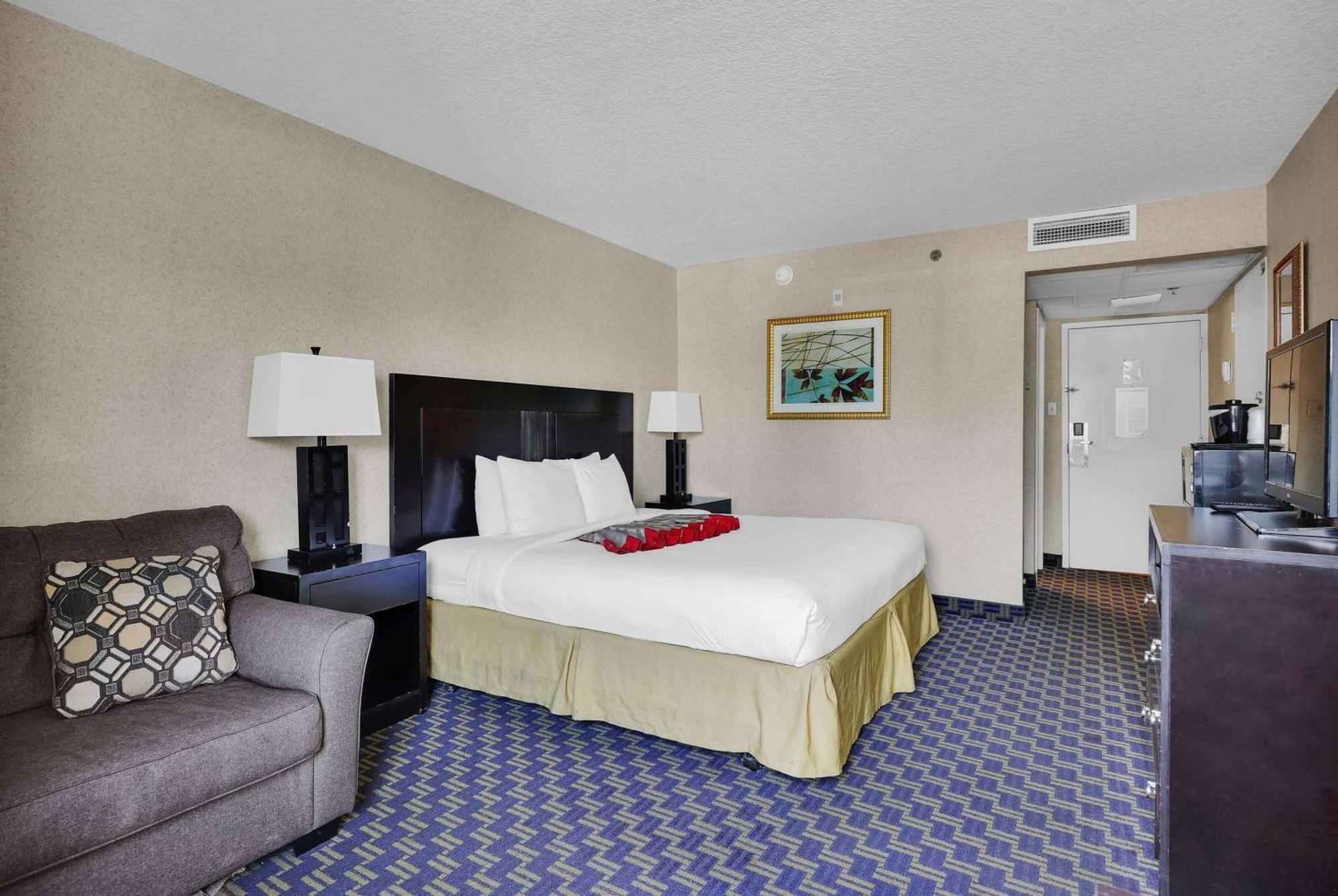 Ramada By Wyndham Jacksonville I-95 By Butler Blvd Extérieur photo