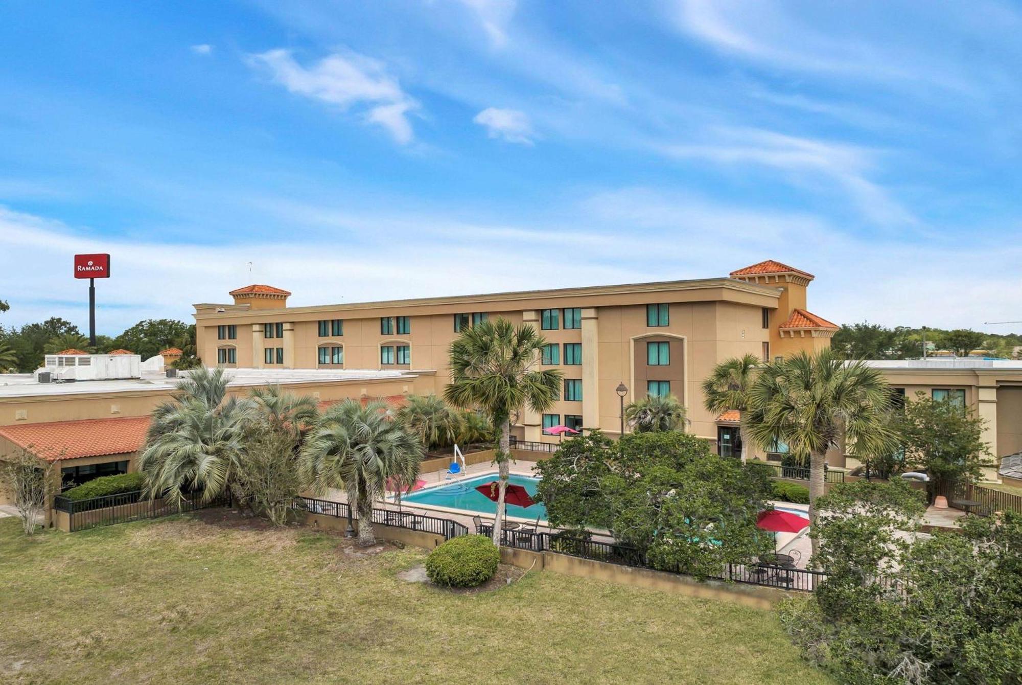 Ramada By Wyndham Jacksonville I-95 By Butler Blvd Extérieur photo