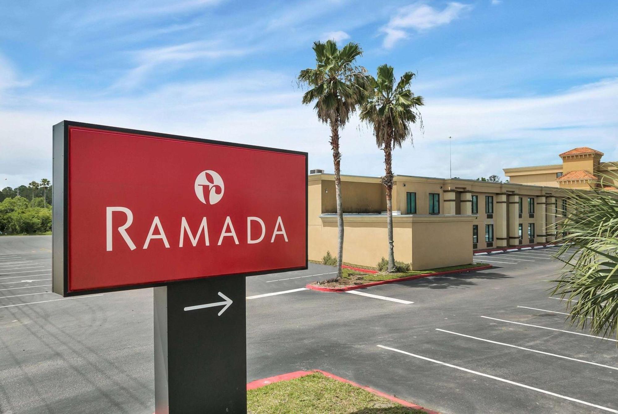 Ramada By Wyndham Jacksonville I-95 By Butler Blvd Extérieur photo