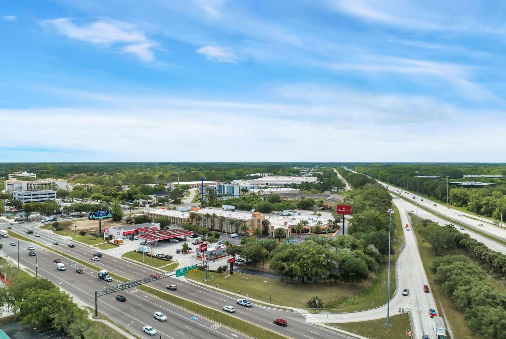 Ramada By Wyndham Jacksonville I-95 By Butler Blvd Extérieur photo